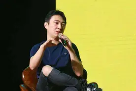 王健林刚换红旗，王思聪就怒怼劳斯莱斯，这对父子比想象中聪明多图片