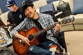 林俊杰同款Travis Scott x Nike SB Dunk Low“Jackboys”腰果花图片