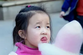 未经小姨“捣乱”的童年，是不完整的，小姨带娃全是“猛料”图片