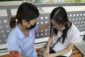 美女节食减肥晕倒在公交站台，被扶起后称：一天只吃一顿饭图片