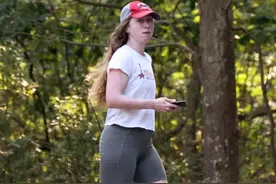 克林顿41岁独生女久违现身，穿骑行短裤素颜慢跑，比希拉里瘦太多图片