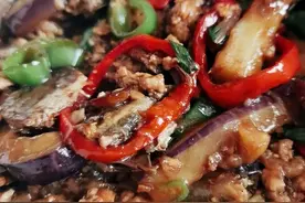 咸鱼茄子煲，咸香适口，软烂入味图片