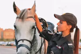 硬核诱惑！又一女骑警走红，天使面容魔鬼身材，唯一遗憾名花有主图片