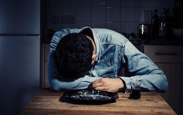 男人变心后,却又不愿意离开,这是一种怎样的心理?他们给你答案