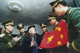 五星红旗的设计者是谁？不是设计师，当年奖金500元图片