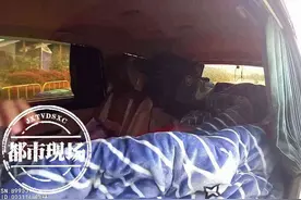 把面包车改成房车，吃睡都在上面，在高速上跑了3000公里图片