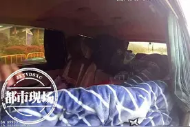 把面包车改成房车，吃睡都在上面，在高速上跑了3000公里图片