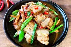 姜炒回锅肉，看着有食欲，百吃不腻!图片