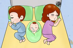 小宝宝总是呼呼大睡，要不要叫醒喂奶？儿科医生：重点看三个指标图片