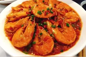 爸妈来家，我做好菜招待，老公：给你300元买菜，一次就花光了？图片