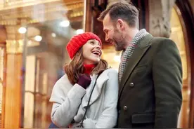 男人如此问你，潜台词是在乎你，不明白就错过了图片