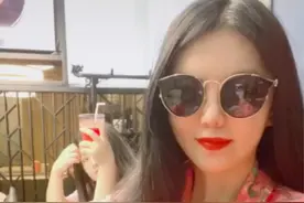 李湘晒和女儿同框美照，瘦出尖下巴衣服松垮，11岁王诗龄撞脸爸爸图片