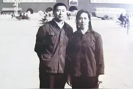 平凡的路遥：图五是和妻子林达亲密合照，病重时妻子坚持和他离婚图片