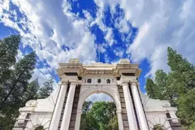 清华北大在北京招生增加到800人，河北700分上不了清北，公平吗？图片