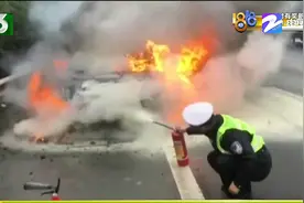 感觉变速箱抖动 随后车子自燃了 驾驶员：火势太猛 灭火器灭不掉图片