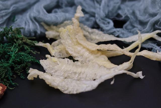 鸡肉炖花胶玉米红萝卜 2026年鸡肉炖花胶玉米红萝卜汤的功效 鸡肉炖花胶玉米红萝卜 2026年鸡肉炖花胶玉米红萝卜汤的功效