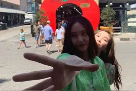 郑秀妍郑秀晶一同度假惬意十足，姐妹花亲密合照画面养眼图片