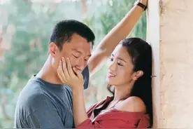 巩俐演绎《周渔的火车》：女人的一生，总会遇到这两个男人图片