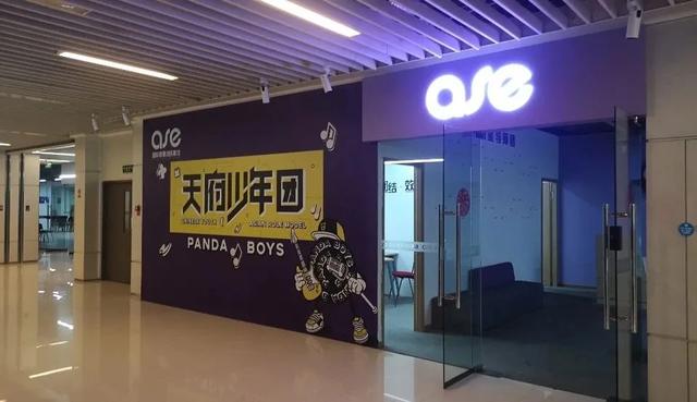 8岁男团出道遭批！成都训练基地昨天跳舞今天人去楼空，背后公司浮出水面