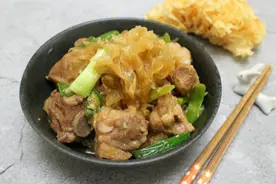 想吃肉还想健康，这道满是胶原蛋白的银耳葱烧小排你不能错过图片