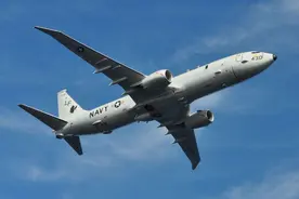 美军机擅闯台西南空域，我军战机紧急升空驱离，警告不听劝将拦截图片
