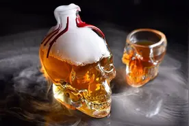 从欧洲到亚洲，为什么许多人都喜欢拿敌人的头颅做酒碗？图片