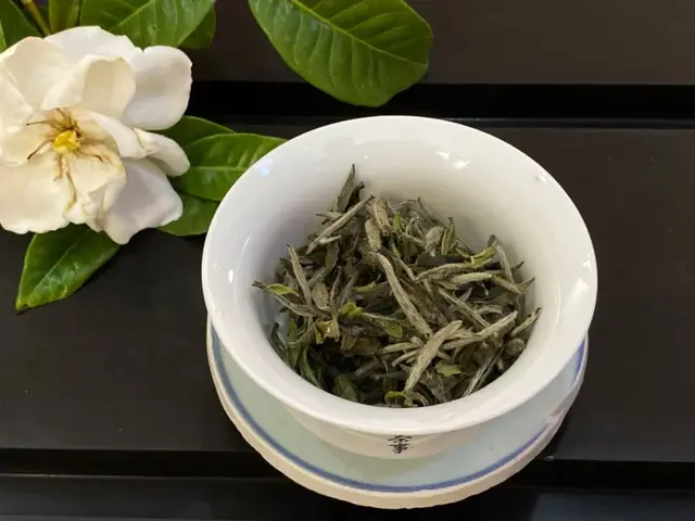 白茶不一定是白色，可是变黑一定有问题