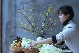 李子柒自制冰淇淋颜色明艳！当摄影师关掉滤镜后，网友：食欲全无图片