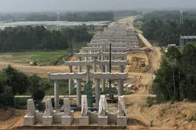 好消息！成温邛快速南延线建设工程南河大桥开始箱梁吊装作业图片