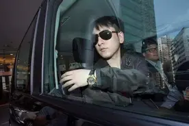 18岁当汤臣总裁：身价千亿颜值爆表，和王思聪有“天壤之别”图片