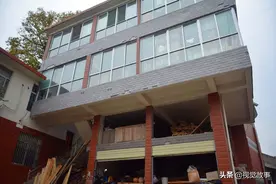 孙女出嫁，儿子送1栋房子作嫁妆，76岁大爷：大树“长”在二楼图片