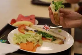 上海有钱人最多的贵族学校，月薪10万都不敢上，暴露出残酷现实图片