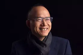 农村穷二代考上复旦大学，还娶了知名女主持为妻，身价422亿图片