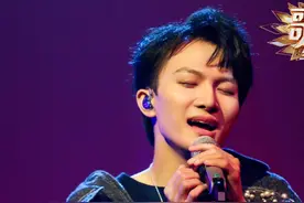 周深，温柔舞台魅力图片