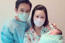 39岁女星高龄剖腹产女！为生娃暴重68斤疑产后抑郁，嫁富商仅半年图片