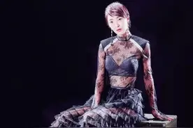曹格老婆性感又敢穿！蕾丝“透视裙”直接露内衣，饱满身材好有料图片