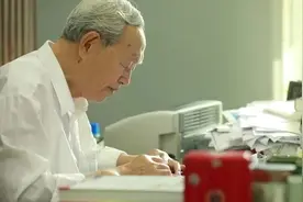 中国农大院士：本科毕业留校任教，85岁仍坚持站立授课，近日获100万奖金！图片