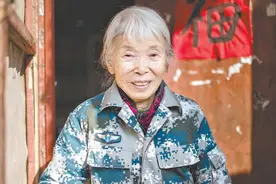 2018年，武汉一85岁抗美援朝老兵来到银行：我要捐1000万图片