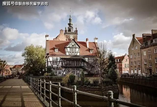 波兰的电压和中国一样么（关于波兰与波兰工签这些你知道吗）