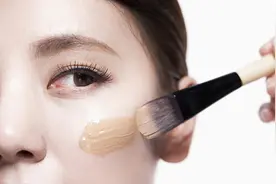 刚学化妆总脱妆？你需要它的帮助图片