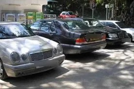 奔驰在香港很畅销，为啥只有S400卖不动？当地人：商场电梯有答案图片