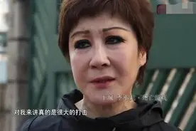 1973年，李小龙猝死丁佩床上，精神分裂后嫁向华强，今如何了？图片