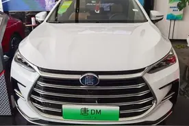 新款比亚迪唐DM到店，轴距2820mm，配无线充电+差速锁图片