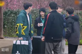 看张艺兴套路节目组,终于明白蘑菇屋缩水的原因,师徒联手真斗不过图片