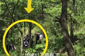 担心的事情终于发生了！11岁女孩玩高空项目坠落，安全绳形同虚设图片