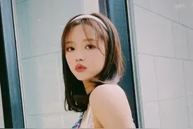 YooA 穿短裙的甜美欧尼图片