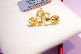 2021好看的黄金耳钉图片