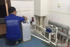 住高层，装完全屋净水后水压莫名变小，一查水表间才知问题出在这图片