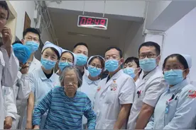 昆明市二院实施微创髋关节置换术 百岁老人术后第二天下地行走图片