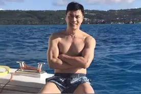 吕良伟：坐飞机也要用力握拳，65岁活得像三四十岁图片